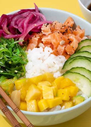 Poké bowl met rijst